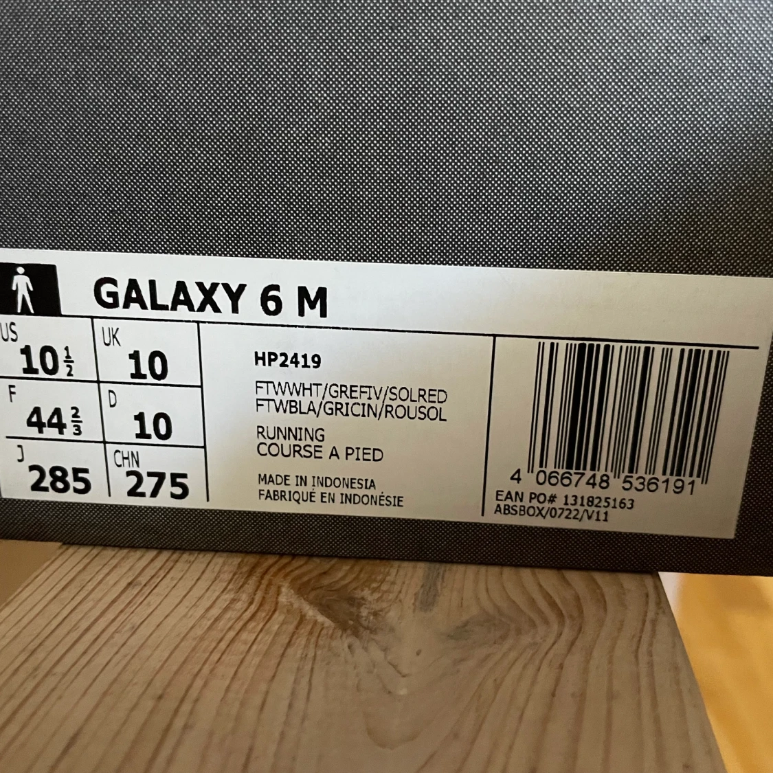 Oanvända Adidas skor strl 44,2/3 - 91