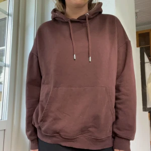 Hoodie - Hoodie från Nelly, sparsamt använd.  Storlek XS men passar även S/M. Storlek 50kr