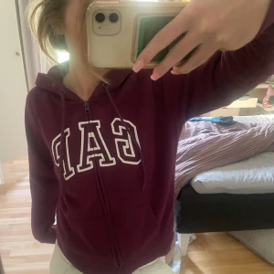 gap hoodie  - GAP hoodie i storlek S, ny skick 