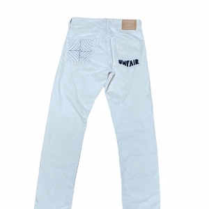 Vita UNFAIR jeans - Vita byxor UNFAIR Y2K skate Baggy