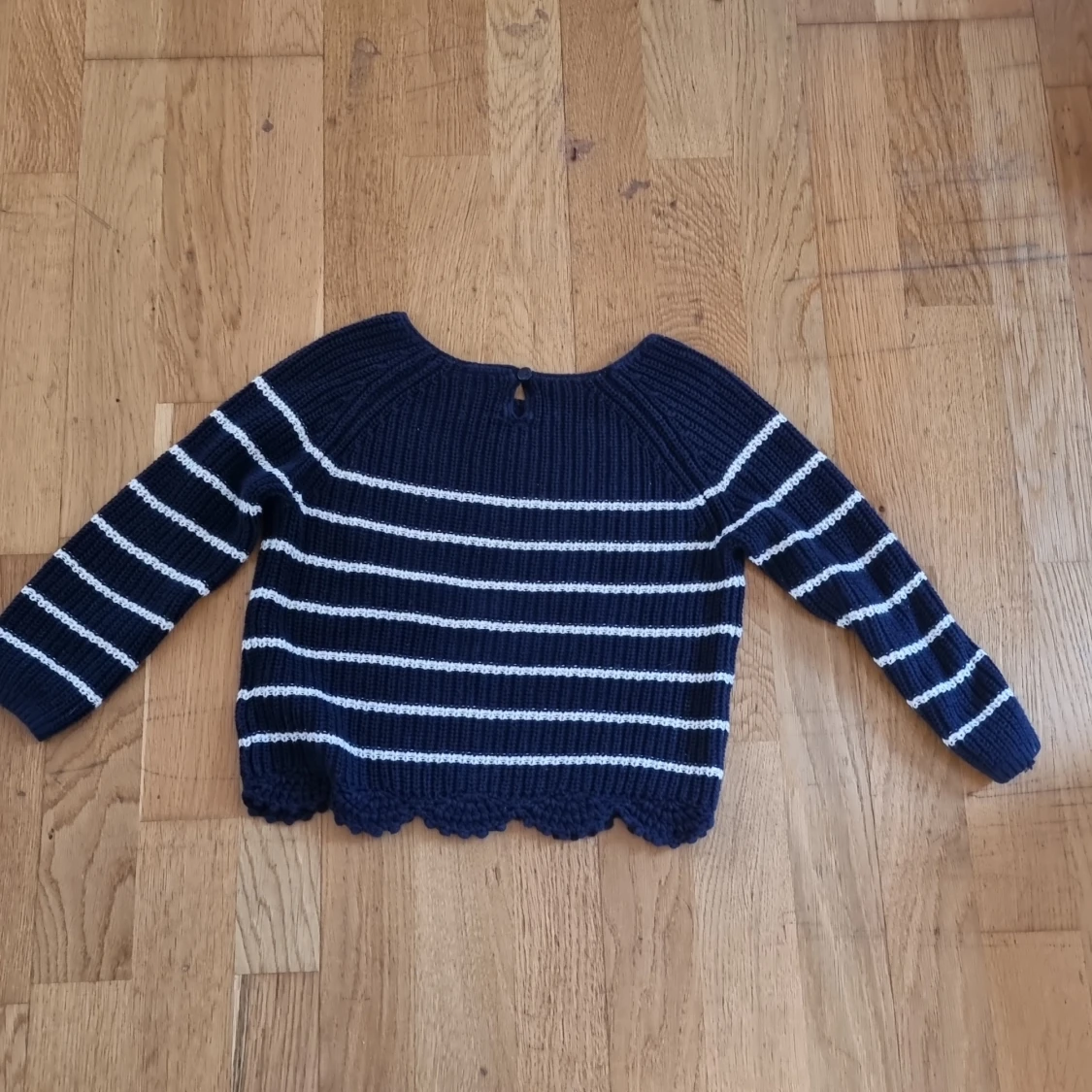 Stickad tröja storlek 3 år - 90