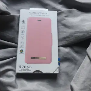 Jättefint rosa ideal of sweden skal.jag råkade beställa till fel mobil men detta är en iPhone 8/7/6/6s plus 