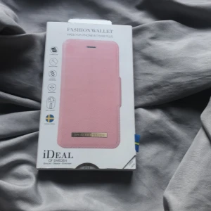 Ideal of sweden skal - Jättefint rosa ideal of sweden skal.jag råkade beställa till fel mobil men detta är en iPhone 8/7/6/6s plus 