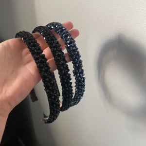 Diadem med diamanter  - Säljer dessa, 90kr st +frakt  eller 260kr för alla tre + frakt💙🖤