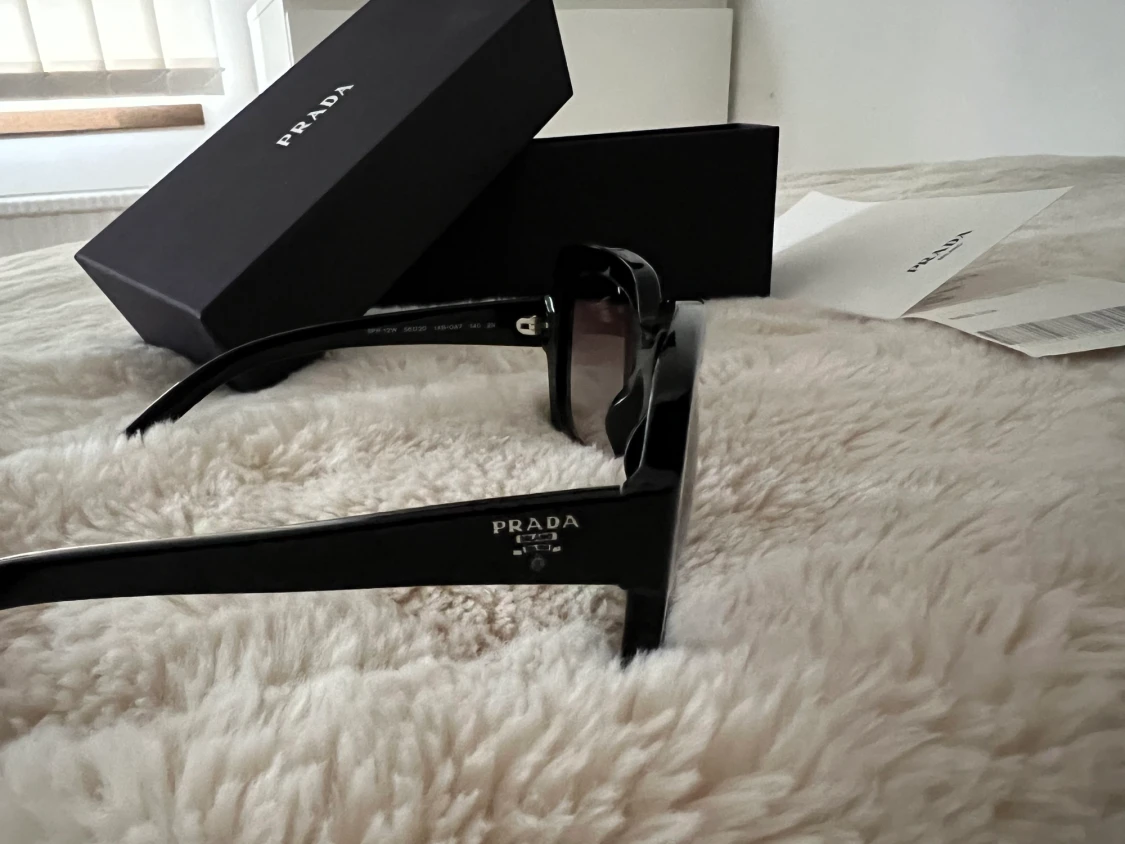 Prada solglasögon - 90