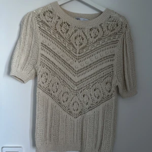 stickad tröja från zara  - oanvänd 