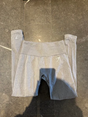 Gymshark tights s 🤍 - Superfina gymshark tights som är i bra skick! Storlek s. Försten till kvarn 🤍 klicka på köp nu så är de dina direkt