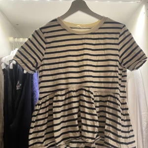 Zara topp - Topp från Zara, storlek S. Använd fåtal gånger. Säljer för 40kr