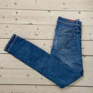 Tja, säljer nu dessa Dondup George Jeans, riktigt bra skick, storlek 30, hör av er vid fler frågor och funderingar 