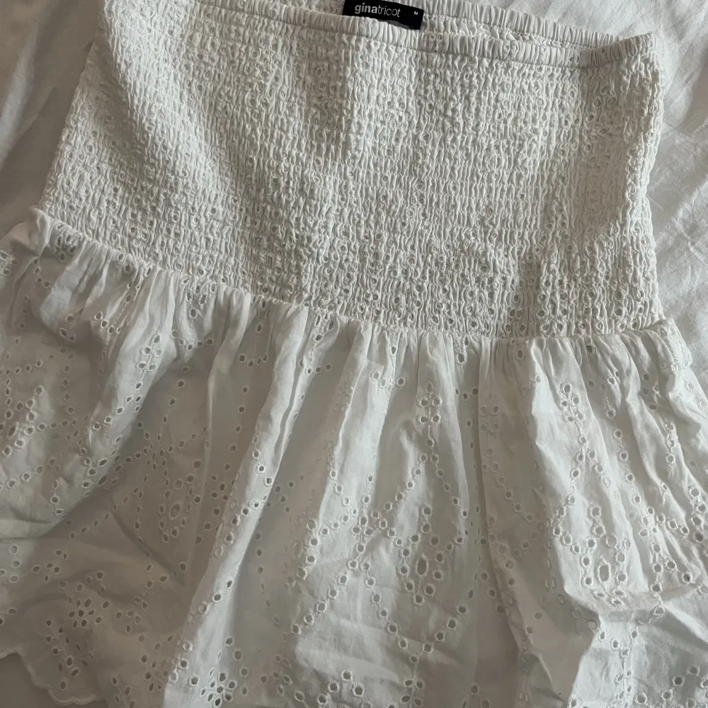 Fin vit kjol i storlek m från Gina som inte säljs längre.. Kjolar.