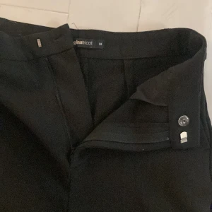 Gina kostymbyxor  - Nästan oanvända kostymbyxor från Gina tricot. Fina och supersköna sköna
