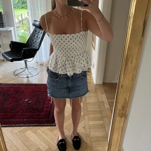 Så söt topp  - Så fin topp från Zara. Banden är avtagbara.