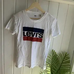 Levis tröja, passar till xxs-s