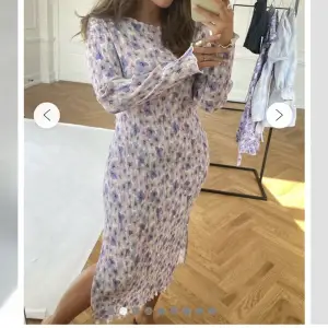 Söker denna klänning ifrån BYIC i storlek Medium. Någon som har och vill sälja? 