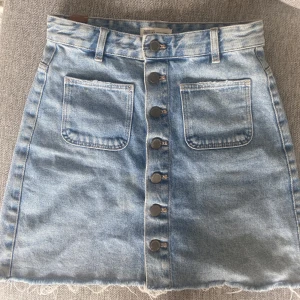 Jeanskjol - Supersnygg jeanskjol från Zara💞Priset kan diskuteras. 