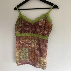 Spets linné med matchande cardigan - Spets linné med matchande cardigan köpt second hand! Endast testad! ⭐️