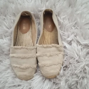 Skor - Söta sommarskor i strl 36