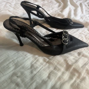 Klackskor  - Y2k pointedtoe sandaletter/kittenheals