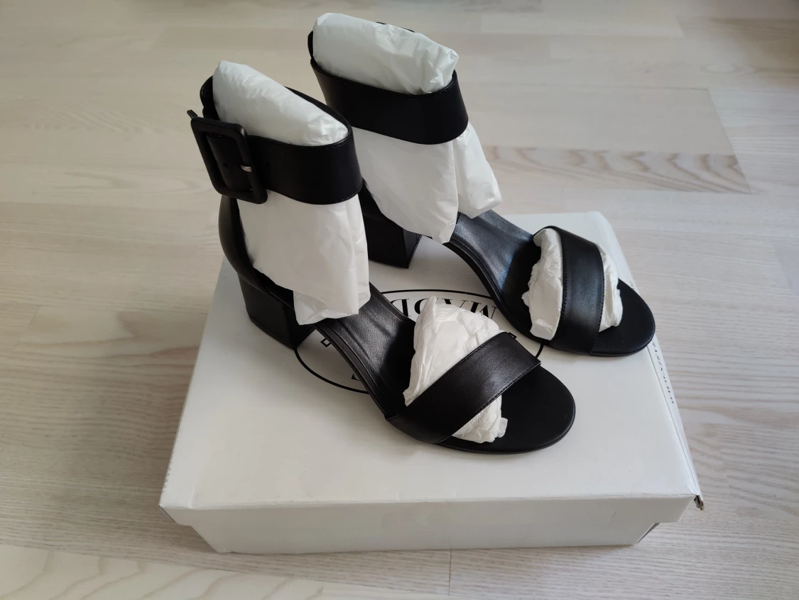 Steve Madden sandaler, strl 38.