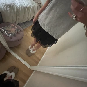 Svart kjol - Fin svart volang kjol från hm!