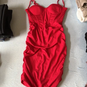 Klänning - Klänning från Shein köpt för några månader sen men aldrig använts. Storlek Xs