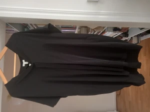 Oanvönd tunika - Oanvönd tunika  i lite glansigare material.