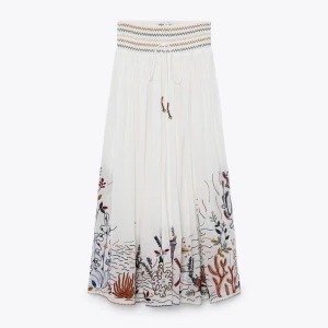 Zara långkjol - Säljer då den ej kommer till användning. Använd 1 gång, helt ny nästan🥰