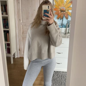 Tjocktröja - Mysig tjocktröja med polo från hm! 