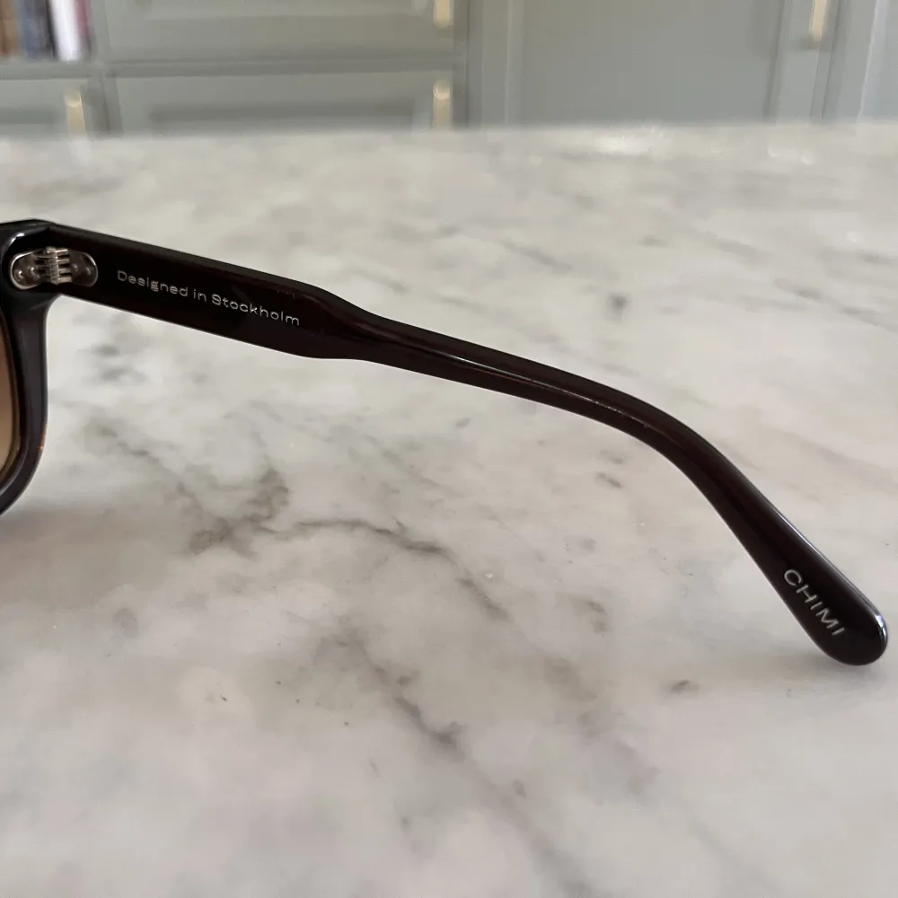 Perfekta solglasögonen nu till sommarn🥰dom är i modell 04 ifrån chimi i en super fin brun färg. . Accessoarer.