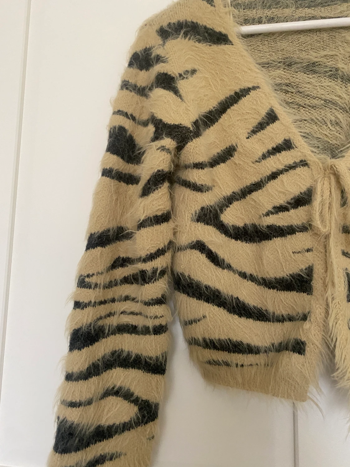 Kofta i lent fluffigt tyg