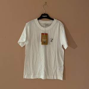 Oanvänd T-shirt från Dedicated brand i stl.xs. Lappar kvar 🤍