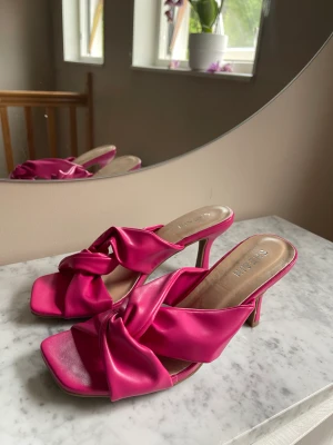 Klackskor - Otroligt sköna klackskor, använda en gång