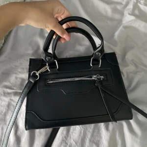 Väska - Säljer denna as gulliga väskan , bra skick!