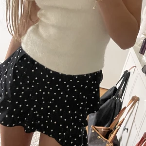 Kjol - Prickig kjol tihi😙