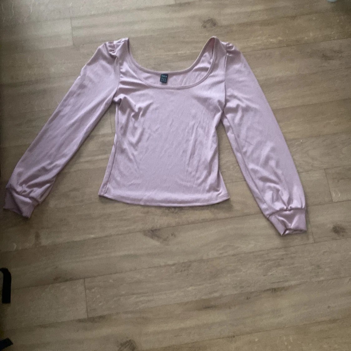 Långärmad urringad tröja