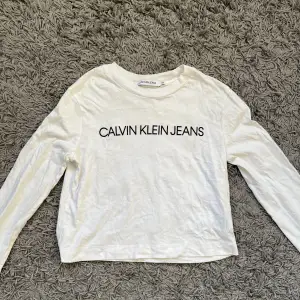 Storlek XS från Calvin Klein Jeans, bara använd ett fåtal gånger.  Säljer för 100 kr, kan mötas upp i Kalmar eller skickas mot fraktkostnad.