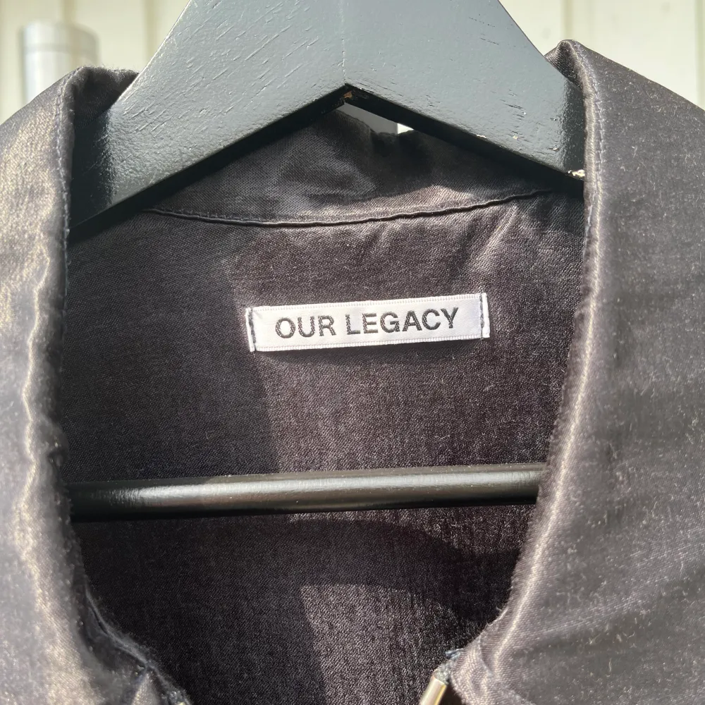Our legacy ”Drip yoke shirt - vintage Blue cupron” Size 44 Condition 9/10 Bud från 1000kr. Jackor.