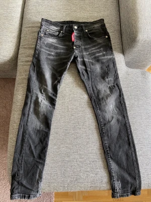 Dsquared jeans - Dsquared jeans i bra skick som har blivit lite för små.