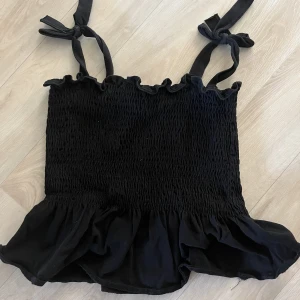 Linne - Säljer ett jätte fint linne från hm som är jätte gulligt nu till sommaren!💓💓