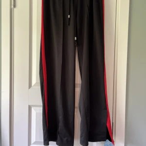Byxor - Byxor ifrån Ullared, märket brave soul london. Storlek M. Säljes för 149kr + frakt.