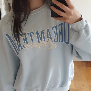 Ljusblå sweater - Ljusblå sweater från Lindex. Använd men fint skick