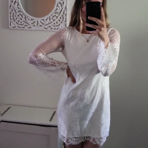 Klänning - Använd 1 gång. Storlek sx men funkar bra för en S eller M med! 