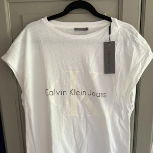 Helt ny Calvin Klein klänning - Klänning från Calvin Klein med prislappen kvar.