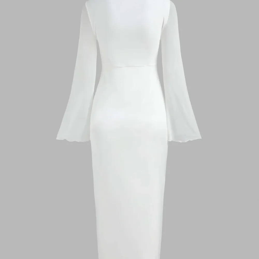 En vit klänning i storlek S, från Cider. Klänningen är oanvänd och passar bra som studentklänning. Pris kan diskuteras.. Klänningar.