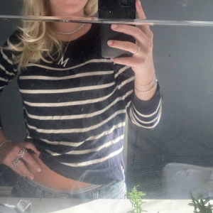 Zara tröja - Säljer min jättebekväma tröja från zara då jag behöver pengar!