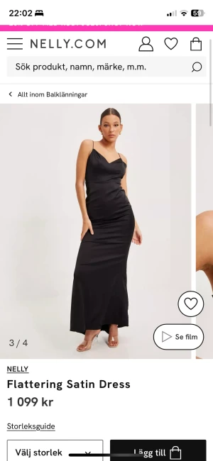 Balklänning Nelly - Säljer denna jättefina balklänningen som jag hade på min bal! Den är i storlek 34, men passar mig som har 36. Den har ett litet släp och är längre där bak. Går nästan hela vägen ner till marken på mig som är 1.73. Nypris är 1099, säljer för 800