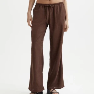 Bruna linnebyxor  - Bruna linnebyxor från hm, jag är 165💕 storlek xs