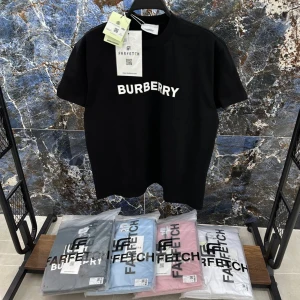 Burberry T-shirts - Hej säljer Burberry t-shirts, det finns etiketter på dem, finns i storlek S M L XL och kan mötas i Stockholm.