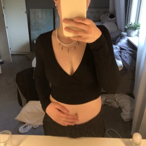 V-ringad ribbad topp  - Denna fina V-ringade ribbade toppen säljs används ej mer, använd lite och sparsamt! 