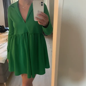 Klänning  - Klänning ifrån zara. Nyskick.